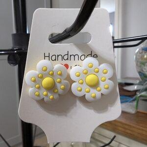 White and Yellow Daisy Stud Earrings Jewelry
